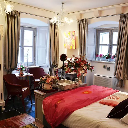 アパート プリイェコ パレス *