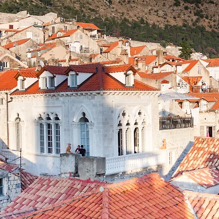 プリイェコ パレス アパート *