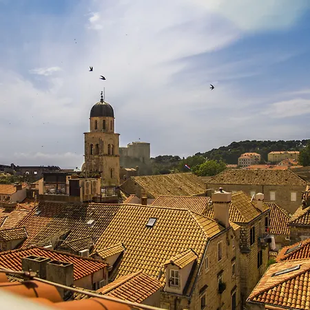 プリイェコ パレス アパート