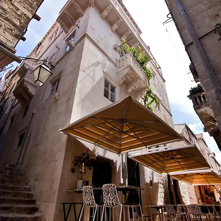 プリイェコ パレス アパート